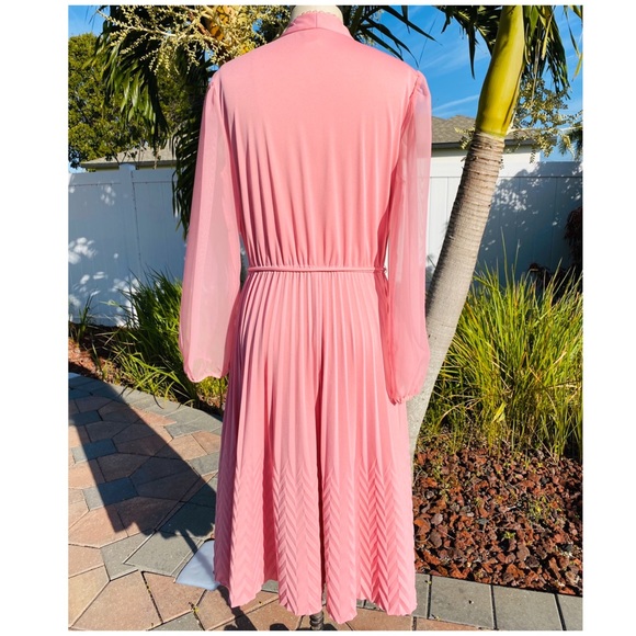 Vintage 70’s Chevron Pleated Dress - Picture 2 of 9